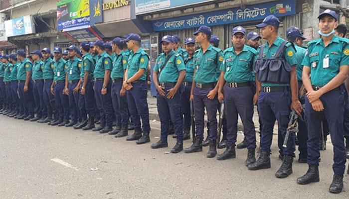 জাতীয় পার্টির কার্যালয় ঘিরে সতর্ক অবস্থানে পুলিশ