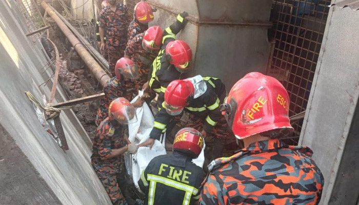 গাজীপুরে গ্যাস পাইপ বসাতে গিয়ে দেওয়াল ধসে ৩ শ্রমিক নিখোঁজ