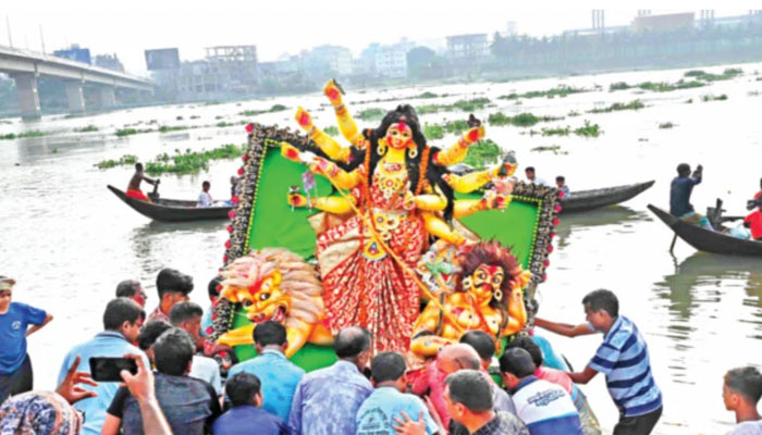 দুর্গোৎসব শেষ, মর্ত্যলোক ছেড়ে গেলেন দেবী