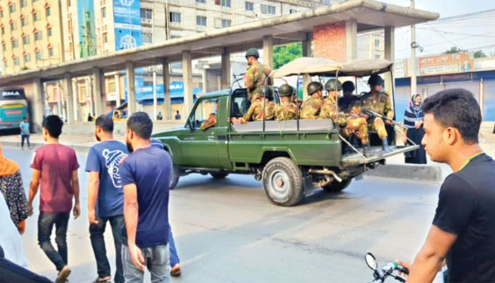 শ্রমিক অসন্তোষ নিরসনে একগুচ্ছ পরিকল্পনা : সাভার-গাজীপুরে যৌথ বাহিনীর ‘ব্লক রেইড’ শুরু, আটক ১৪ জন