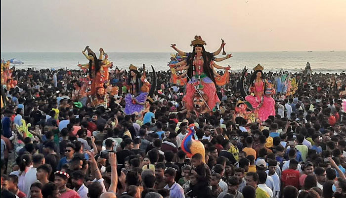 প্রতিমা বিসর্জনে কক্সবাজার সৈকতে সম্প্রীতির মিলনমেলা