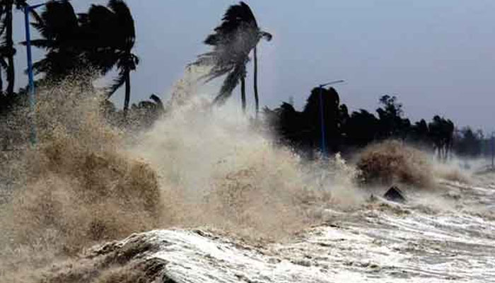 ঘূর্ণিঝড় ডানা’র প্রভাবে ১৪ জেলায় জলোচ্ছ্বাসের শঙ্কা